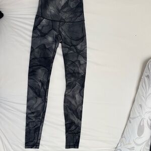 lululemon athletica Gray & Black Patterned Leggings